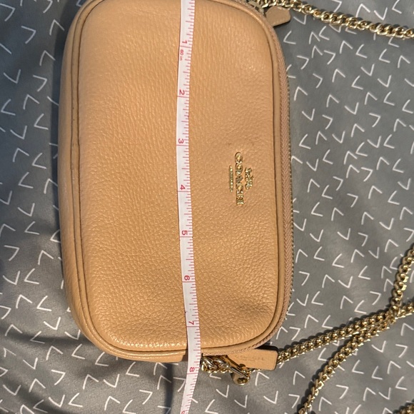 Coach Beige Crossbody Bag with Gold Chain - Picture 2 of 7